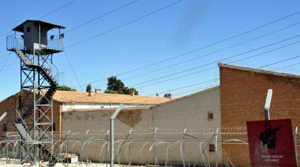 4 cezaevinde birden yangın çıktı