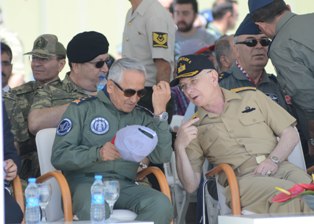 Komutanlar çatışma alanına gitti