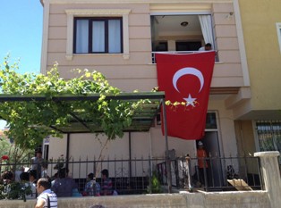 Şehitlerin baba ocağına ateş düştü