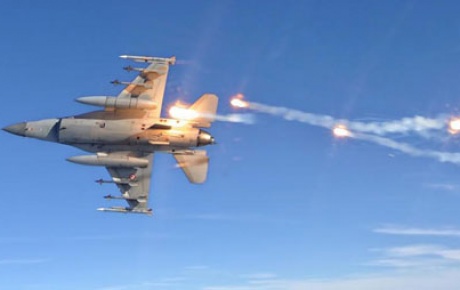 Kuzey Irak'a bomba yağdı