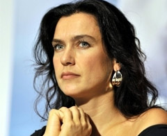 Başörtüye tekstil malzemesi dedi