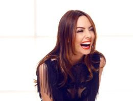 Ebru Gündeş ortaokul diplomasını aldı