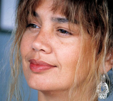 Sezen'e yaklaşan yanıyor!