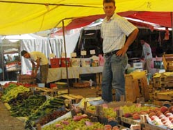Yerli ürünler semt pazarlarında
