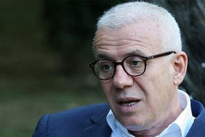 Özkök: Ben bir gizli eşcinselim