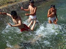 Öğrenci su kanalında boğuldu