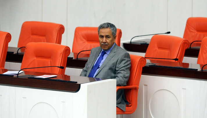 Bülent Arınç TBMM Genel Kurulu'nda tek başına