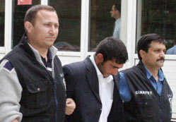 Taksi durağını basanlar yakalandı