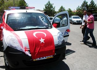 Emniyet’e otomobil hediyesi