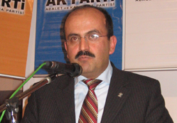 Ayık, yeniden aday