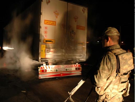 Terör örgütü, Van'da 9 TIR yaktı