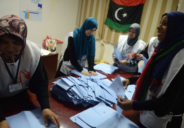 İlk demokrasi sınavına şiddet gölgesi