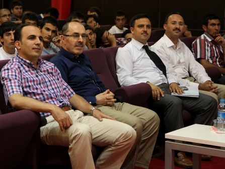 Altay, gençlerle birikimlerini paylaştı