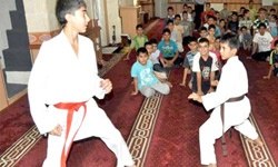 Camide çocuklara karate kursu