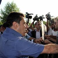 BDP'li vekil polisin kafasına sıkmak istedi