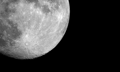 100 Türk Ay'dan arsa aldı