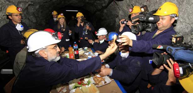 Bakan Yıldız madende iftar açtı