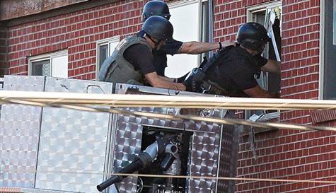 Polis bubi tuzaklarından eve giremedi