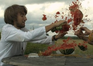 Paket lastiğiyle karpuz patlatma