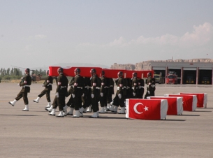 7 şehidimiz için hazin tören