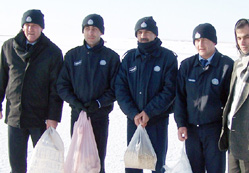 Sakar mekelere yem dağıtıldı