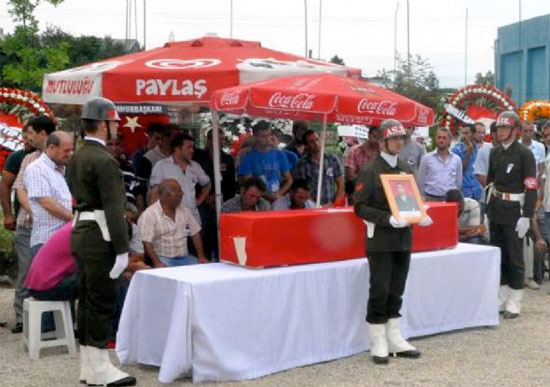 Şehit babası Bakan Ergün'e patladı!