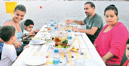 Ayrılsak da beraberiz pozu