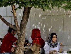 İran polisi oruç denetiminde