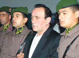 Çakıcı, "tehdit ve hakaret" iddiasıyla ifade verdi