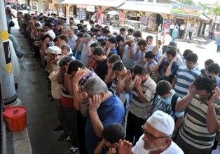 Myanmar'daki Müslümanlar için gıyabi cenaze namazı