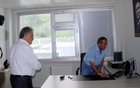 Bakan memuru çok fena yakaladı