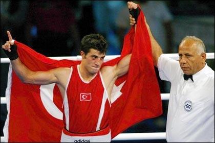 Adem Kılıçcı, Türkmen Pazziyev'i geçti