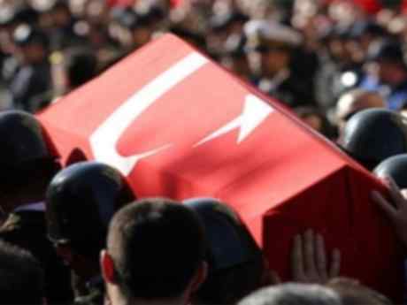 Askeri araç devrildi: 1 şehit