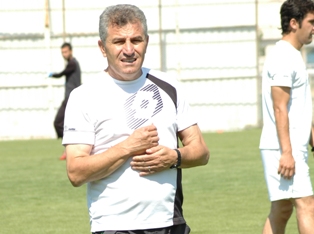 Hüsnü Özkara: Toparlanmak zorundayız