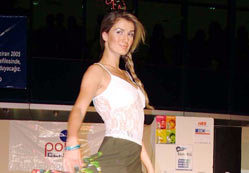 CHP'li Manken Tuğba: Başım dik