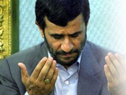 Ahmedinejad Suriye için dua ediyor