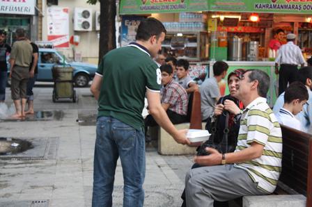 AK Gençlik’ten 10 günde 10 bin kumanya