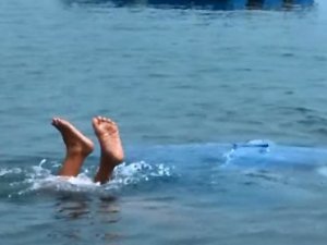 Denizin dibine çadır kurdu VİDEO