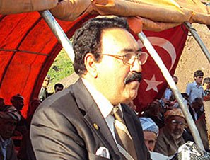 BDP'li vekiller asker engeline takıldı