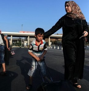 Suriye'den Türkiye'ye kaçış sürüyor