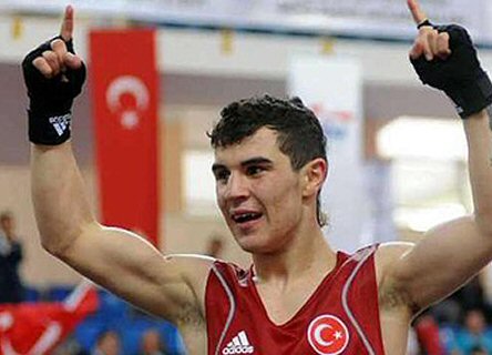 Selçuk Eker, Taylandlı Chatchai'ye yenilerek elendi