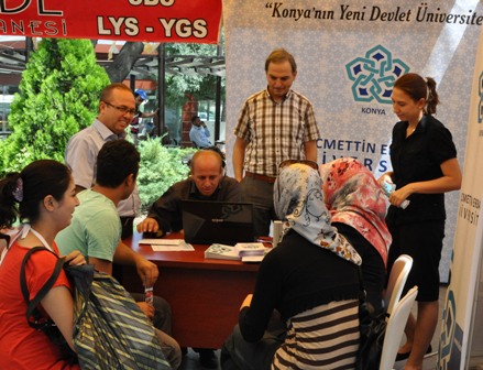 Taze üniversite öğrencilerini bekliyor
