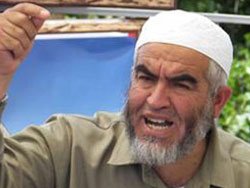 Salah: İsrail'e seyirci kalmayın