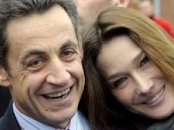 Carla Sarkozy'yi terk ediyor