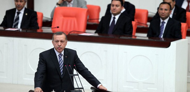 'Kamuda başörtü' için dev adım