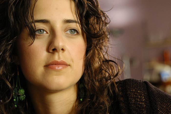 Mecnun'un Leyla'sı oluyor