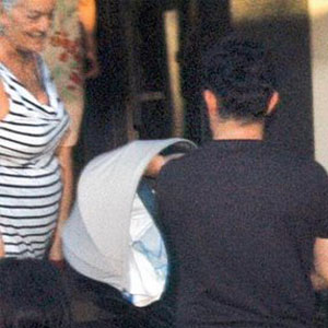 Cem Yılmaz'ın oğlu Kemal'le ilk fotoğrafı