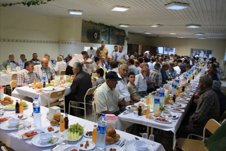Emektar işçiler iftarda buluştu