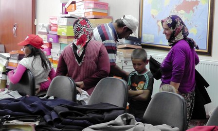 Derbent'teki ihtiyaç sahiplerine yardım