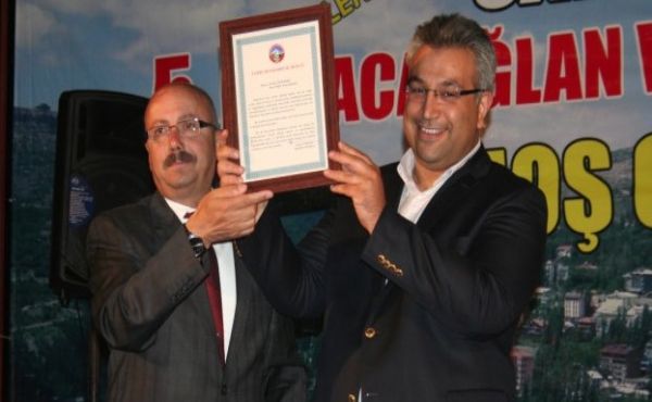 Kaymakam Eyyüp Özdemir'e hemşehrilik beratı